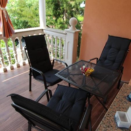 Apartment Kreslin Vantacici Luaran gambar