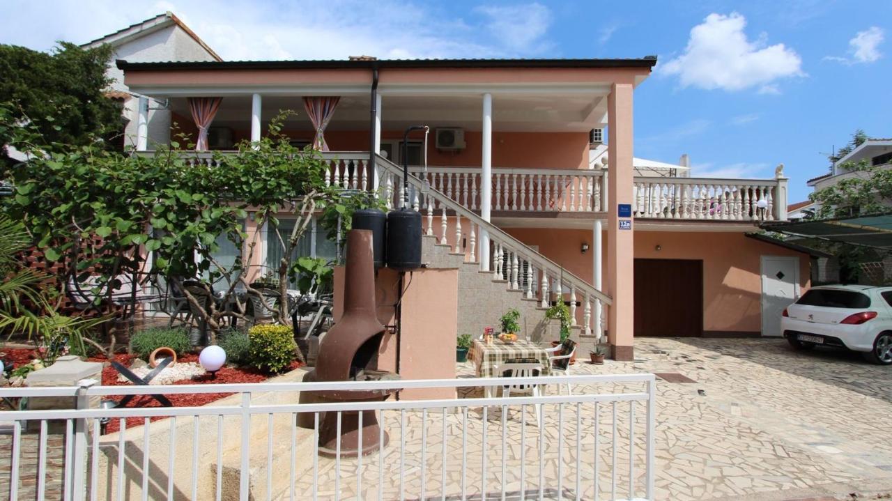 Apartment Kreslin Vantacici Luaran gambar