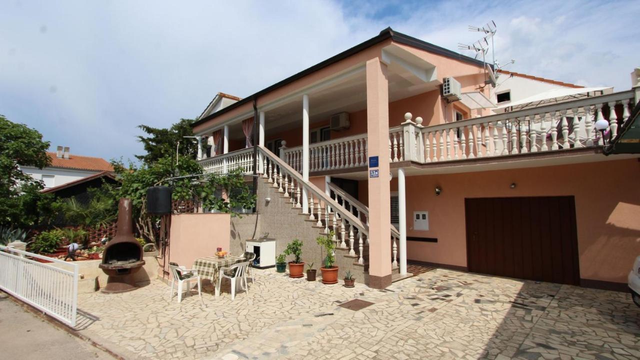 Apartment Kreslin Vantacici Luaran gambar