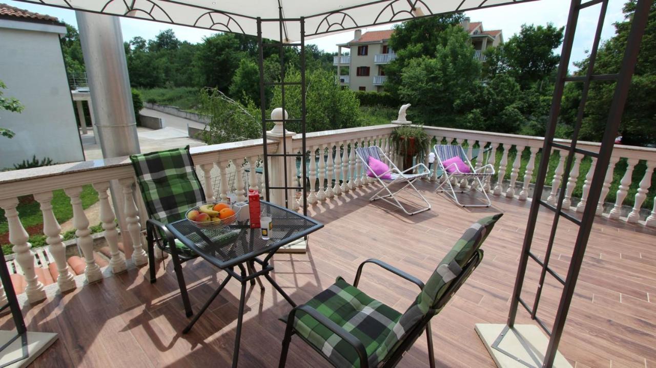 Apartment Kreslin Vantacici Luaran gambar