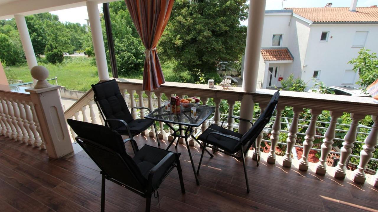 Apartment Kreslin Vantacici Luaran gambar